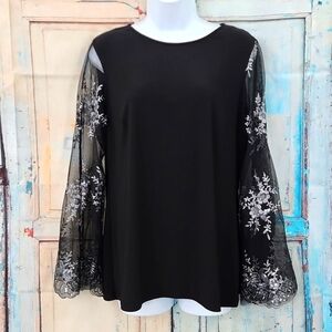 Badgely Mishka Studio Slit Long Sleeve Lace Blouse Top